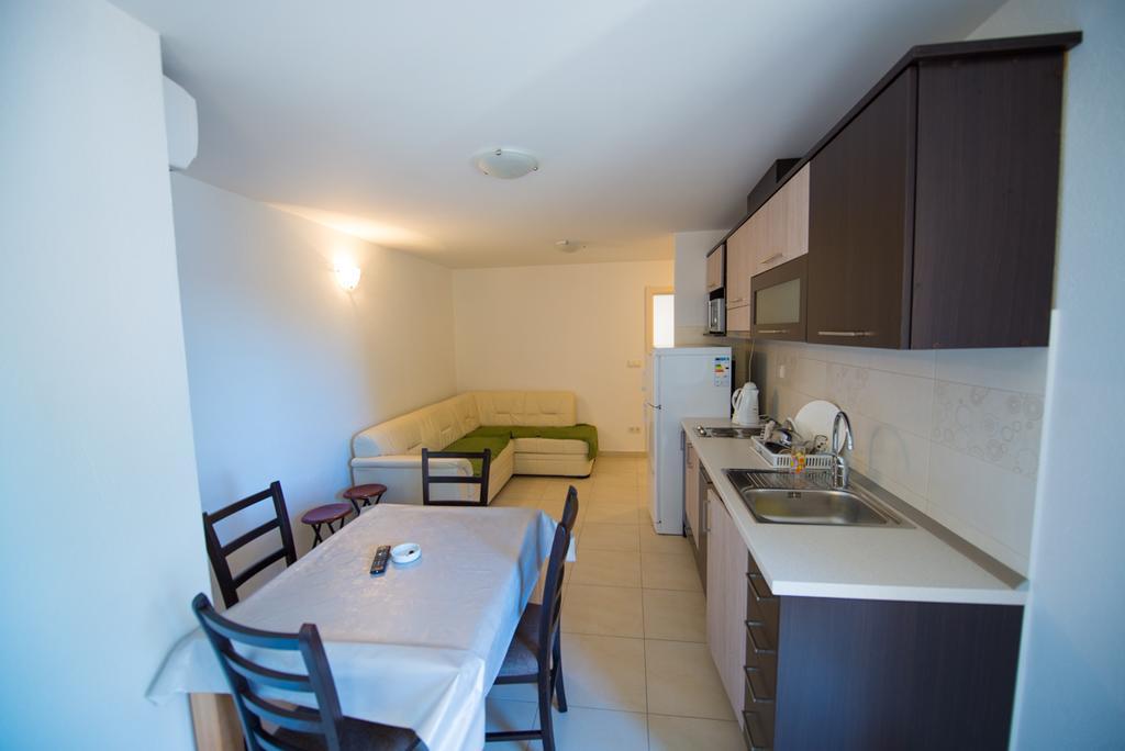 Apartments Karlo Baška Voda Cameră foto